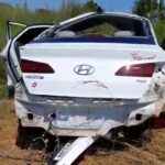 Carro capota em rotatória e deixa duas pessoas feridas na BR-401