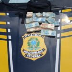 PRF apreende R$ 120 mil com agentes em viatura do Detran em suspeita de compra de votos