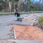 Moradores se unem para tapar buracos em rodovia na Serra do Tepequém