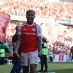 Wesley dedica gol de vitória do Inter a pai de Thiago Maia, que sofreu AVC