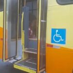 Passageiros ficam feridos após ônibus passar por faixa elevada durante chuva em Boa Vista