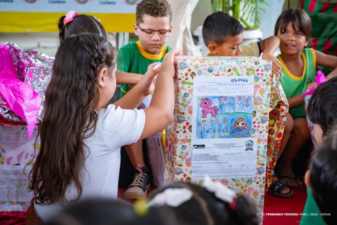 Entrega de brinquedos Papai Noel dos Correios (1)