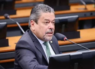 Aneel terá que explicar aumentos nas contas de luz em linguagem simples, aprova Senado Proficiência médica, Dr Hiran