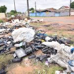 Entre santinhos políticos e material de expediente do governo, Meio Ambiente flagra descarte irregular de lixo no 13 de Setembro