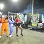Paredões agitam terceira noite de carnaval na praça Fábio Paracat