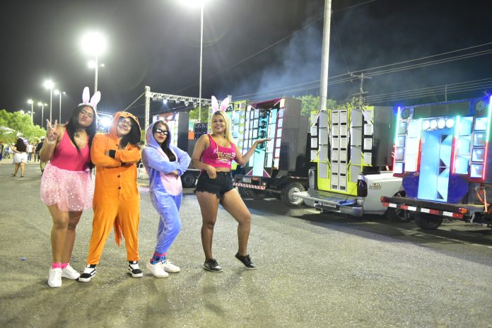 Carnaval na Praça Fábio Paracat - SEMUC (5)