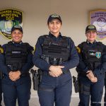Absorventes arrecadados em show beneficente são entregues à Patrulha Maria da Penha em Boa Vista