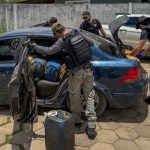 Condutor abandona carro com mais de 1,7 mil litros de combustível e foge para área de mata em Pacaraima