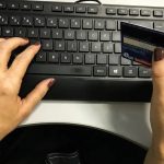 Confira dicas de especialistas para não cair em golpes na hora de fazer compras online