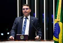 Anotações de Flávio Bolsonaro mostram a estratégia do PL para eleições 2026 em Roraima