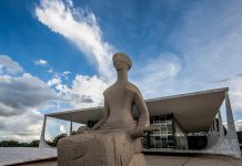 STF forma maioria para manter condenação de Bolsonaro e aliados