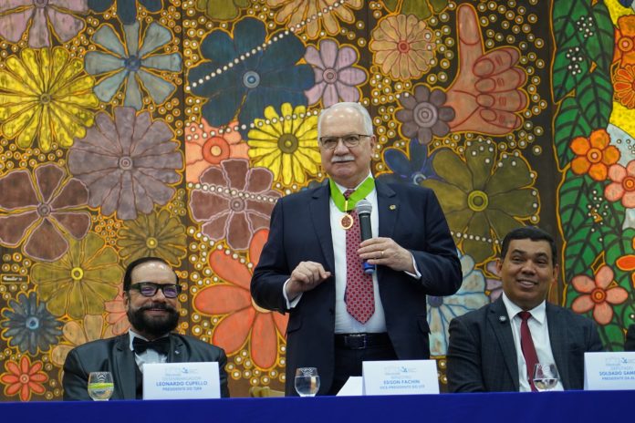 16-05-2025 - Ministro do STF Edson Fachin, durante solenidade de entrega da Medalha Mérito Judiciário - foto Marley Lima
