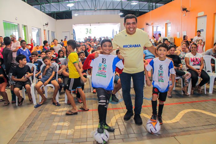 29-05-2025 - CCJUV - Entrega de uniforme para escolinha de Futebol - Foto Nonato Sousa-112