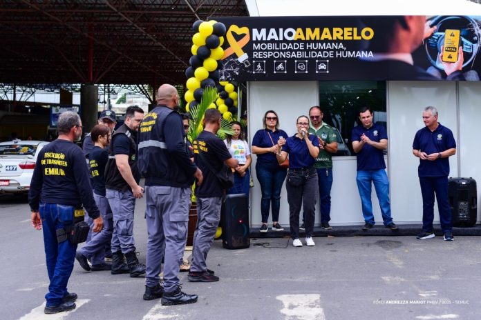 Ação do Maio Amarelo com motoristas de táxi e lotação - Ft ANDREZZA MARIOT1