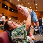 Mães se emocionam em espetáculo “Minha História com o Rei” no Teatro Municipal