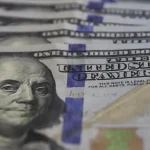 Dólar inicia mês em baixa com chances de negociação entre EUA e China