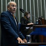 Em entrevista à rádio Senado, Chico Rodrigues sugere que Trump quer tomar petróleo da Venezuela
