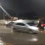 Fachada de cervejaria na Av. Carlos Pereira de Melo desaba com força da chuva
