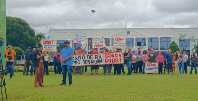 servidores da CERR protestam contra anúncio de demissão (2)
