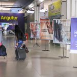 Passageiros da Rodoviária Internacional de Boa Vista recebem informações sobre tráfico humano