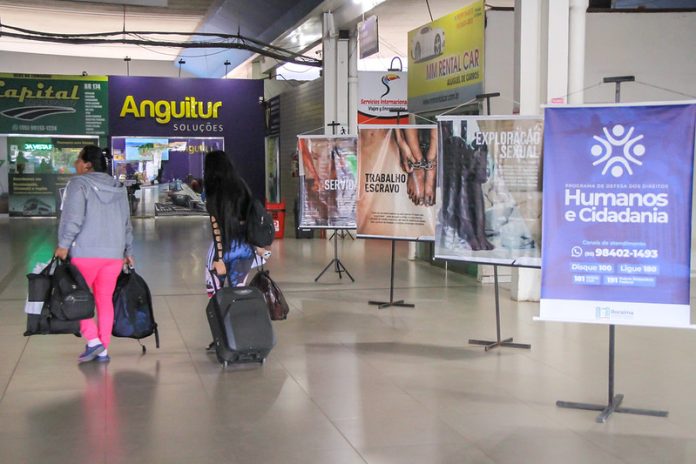 18-07-2025 - PDDHC - Panfletagem-tráfico de pessoas e outros na Rodoviária - Foto Nonato Sousa (3)