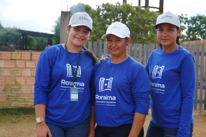 Estudantes do ensino médio e superior foram recrutados e treinados para entrevistar os moradores e traçar o perfil da população urbana do interior.