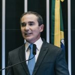 Comissão aprova projeto de Duda Ramos que destina royalties do petróleo para educação e saúde