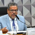Comissão do Senado vota projeto que libera venda de medicamentos em supermercados