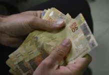Caixa paga abono salarial a nascidos em setembro e outubro nesta quarta-feira (16) abono salarial