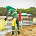 Prefeitura retira 2,6 toneladas de lixo das praias e 300 kg de rios e igarapés por semana em Boa Vista