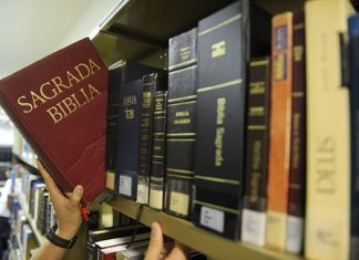 Câmara mantém tramitação de PL que autoriza uso facultativo da Bíblia nas escolas de Boa Vista