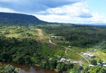 Dois brasileiros morrem após desabamento em área de mineração na Guiana Vilarejo de Chenapau, Guiana