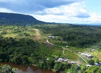 Dois brasileiros morrem após desabamento em área de mineração na Guiana Vilarejo de Chenapau, Guiana