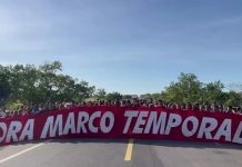 Indígenas bloqueiam trechos da BR 174 e da BR 432 em Roraima contra aprovação do Marco Temporal