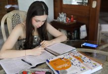 Sem celular, sala de aula recupera atenção, respeito e diálogo em escolas de Roraima