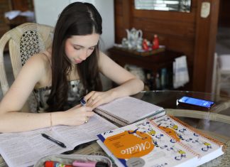 Sem celular, sala de aula recupera atenção, respeito e diálogo em escolas de Roraima