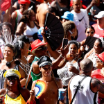 Ativistas denunciam ‘blackface de cabelo’ em fantasias de Carnaval