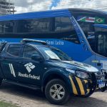 Ônibus que vinha da Guiana é flagrado com mercadorias irregulares na BR-174, em Boa Vista