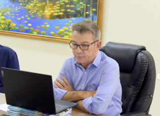 À BBC Brasil, Denarium transforma crise na Venezuela em ativo político