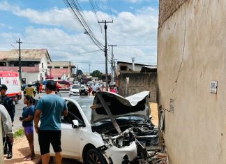 Motorista sofre mal súbito e carro atinge muro de casa no Asa Branca Acidente asa branca