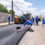 Prefeitura de Boa Vista executa recapeamento em 14 bairros e recupera 14 km de vicinais semuc