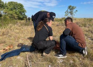Polícia Civil faz reprodução simulada para esclarecer morte de líder indígena em Amajari