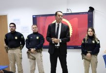 Infratores do trânsito passam por palestra de reciclagem junto à PRF em Roraima