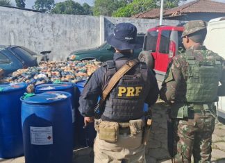 PRF apreende 12 mil litros de combustível irregular em Pacaraima