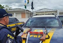 PRF apreende duas espingardas e motoneta adulterada durante fiscalizações em Mucajaí e Boa Vista PRF