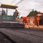 Operação tapa-buraco já recuperou 163 vias em 35 bairros de Boa Vista este ano asfalto ruas