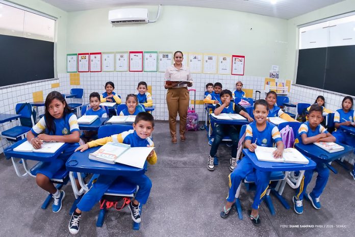 Escola pequeno pequeno polegar