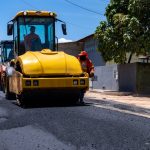 Recapeamento alcança ruas dos bairros Tancredo Neves e Liberdade em Boa Vista Recapeamento Semuc BV asfalto