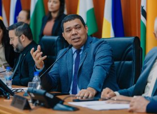 O homem que prometeu adiantamento salarial mas entregou demissões em massa