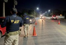 PRF intercepta comboio com 34 imigrantes irregulares e prende seis pessoas em Boa Vista ascom prf